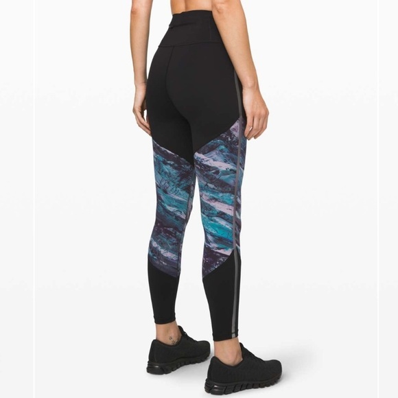 Lululemon Run to Reset Tight 25" size 4 in Black / Frozen Island Multi - Picture 3 of 15